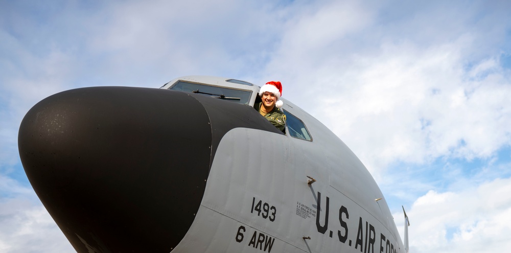 DVIDS - Images - 91st Air Refueling Squadron Spreads Holiday Cheer ...