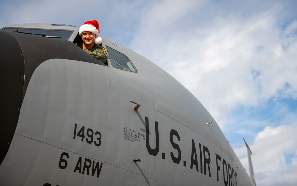 91st Air Refueling Squadron spreads Holiday cheer