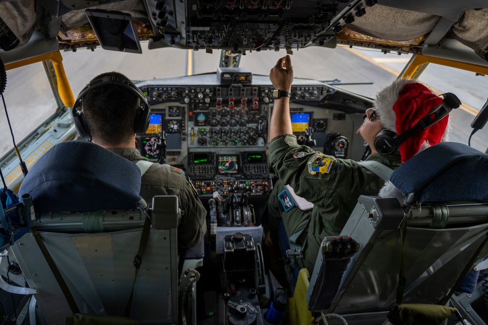 DVIDS - Images - 91st Air Refueling Squadron Spreads Holiday Cheer ...