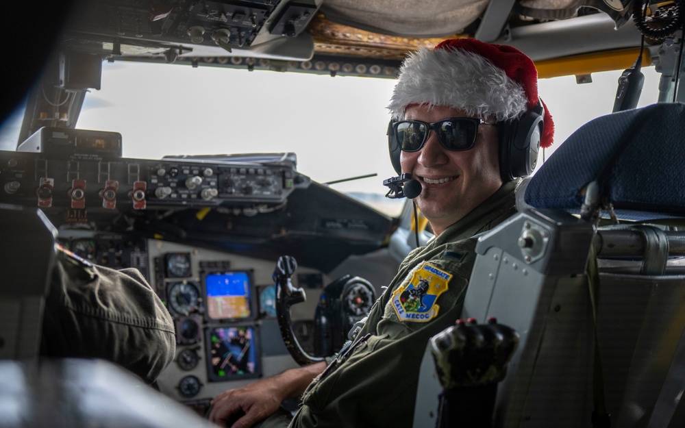 91st Air Refueling Squadron spreads Holiday cheer