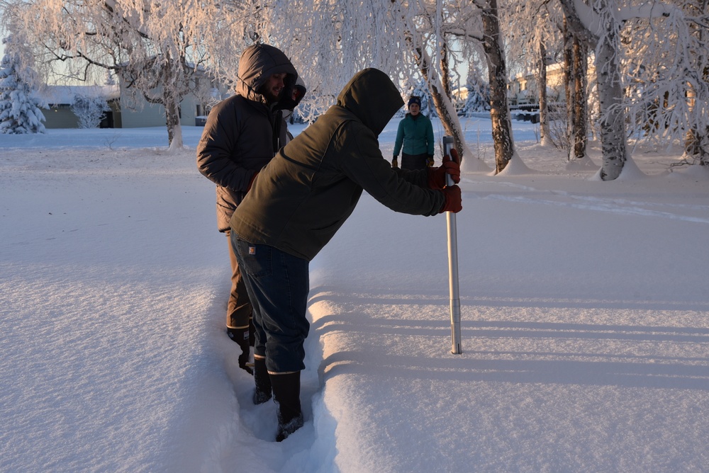 Army hydraulics and hydrology engineers teach snowpack measurement class in Alaska