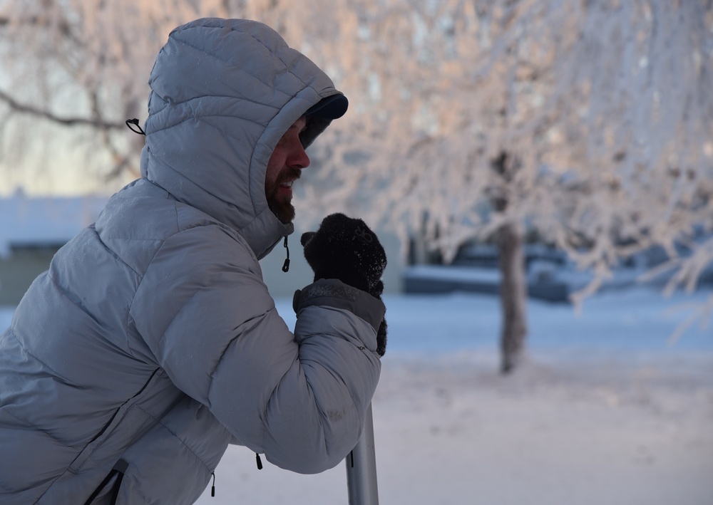Army hydraulics and hydrology engineers teach snowpack measurement class in Alaska