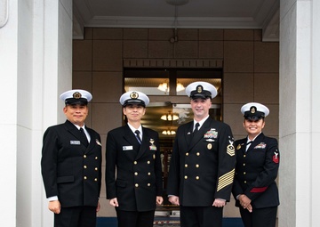 JMSDF presents kadomatsu to CFAY for new year