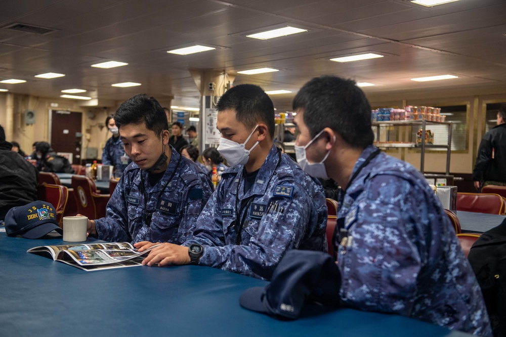 JMSDF Sailors Visit USS America (LHA 6)
