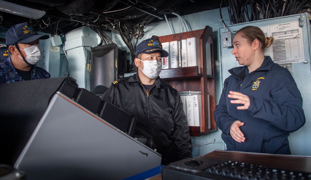 JMSDF Sailors Visit USS America (LHA 6)
