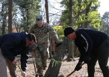 38th ADA Soldiers’ teamwork keeps local park safe, clean for patrons