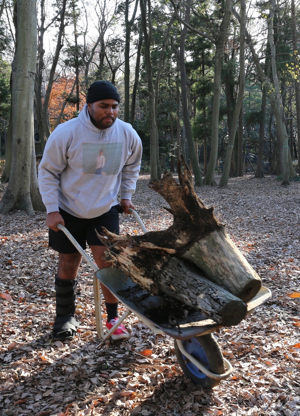 38th ADA Soldiers’ teamwork keeps local park safe, clean for patrons