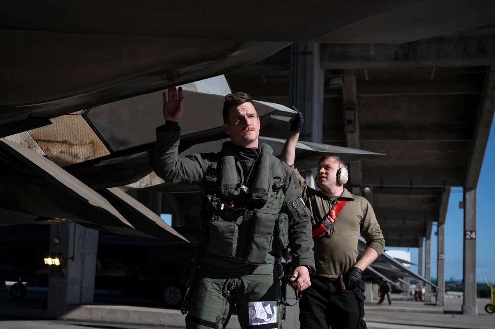 Raptors depart the 18th Wing in support of IRON SHADOW