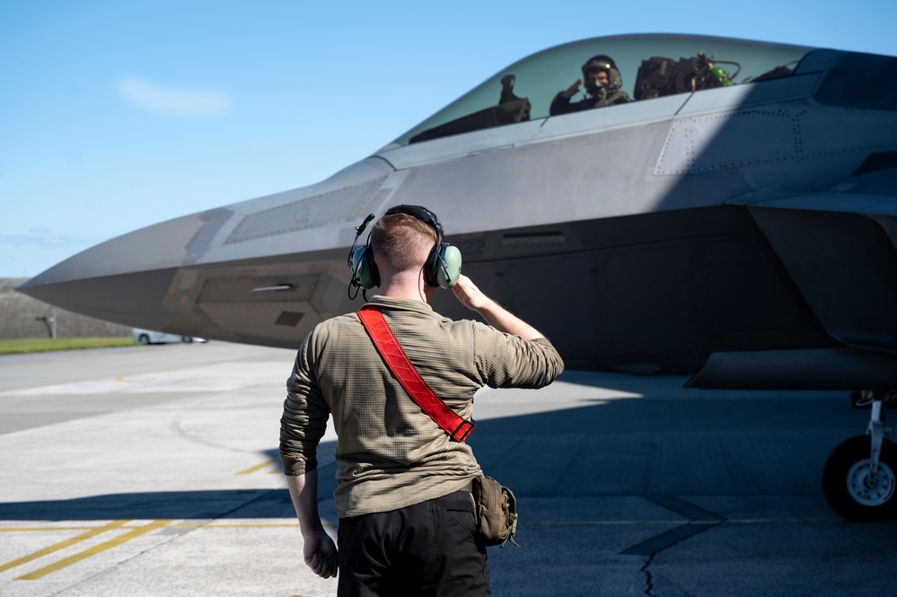 Raptors depart the 18th Wing in support of IRON SHADOW