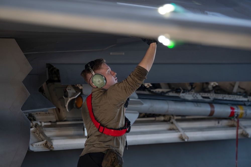 Raptors depart the 18th Wing in support of IRON SHADOW