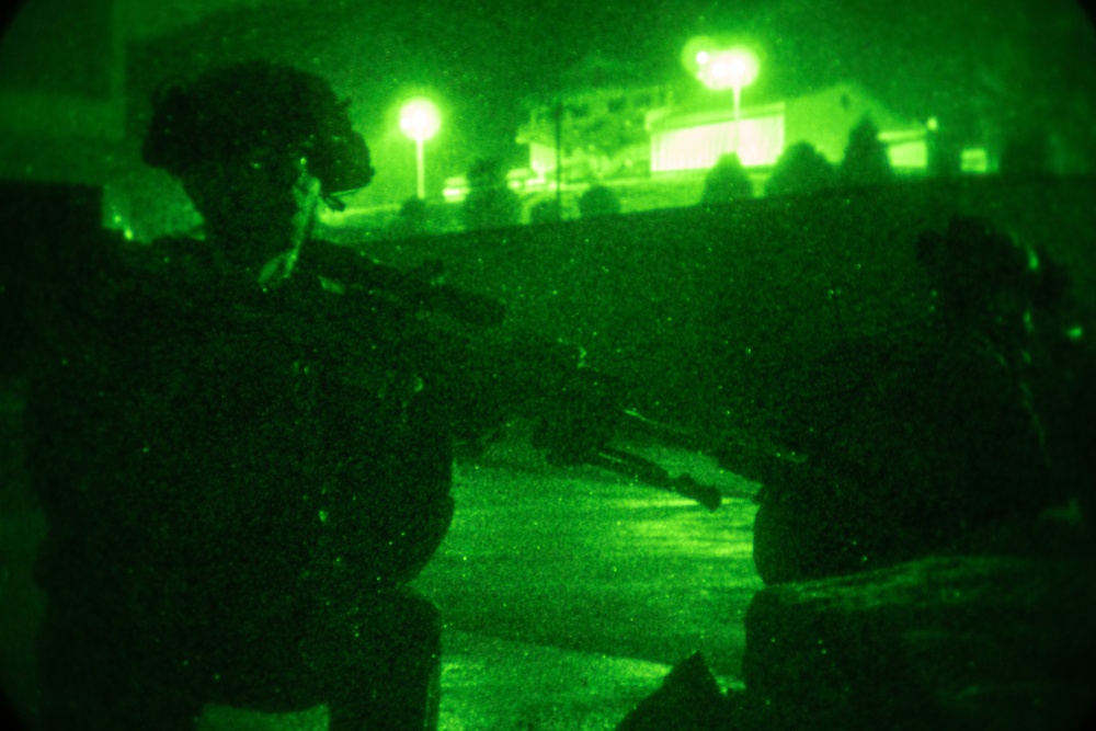 KMEP 23.1: U.S. Marines execute close-quarters combat using night optics