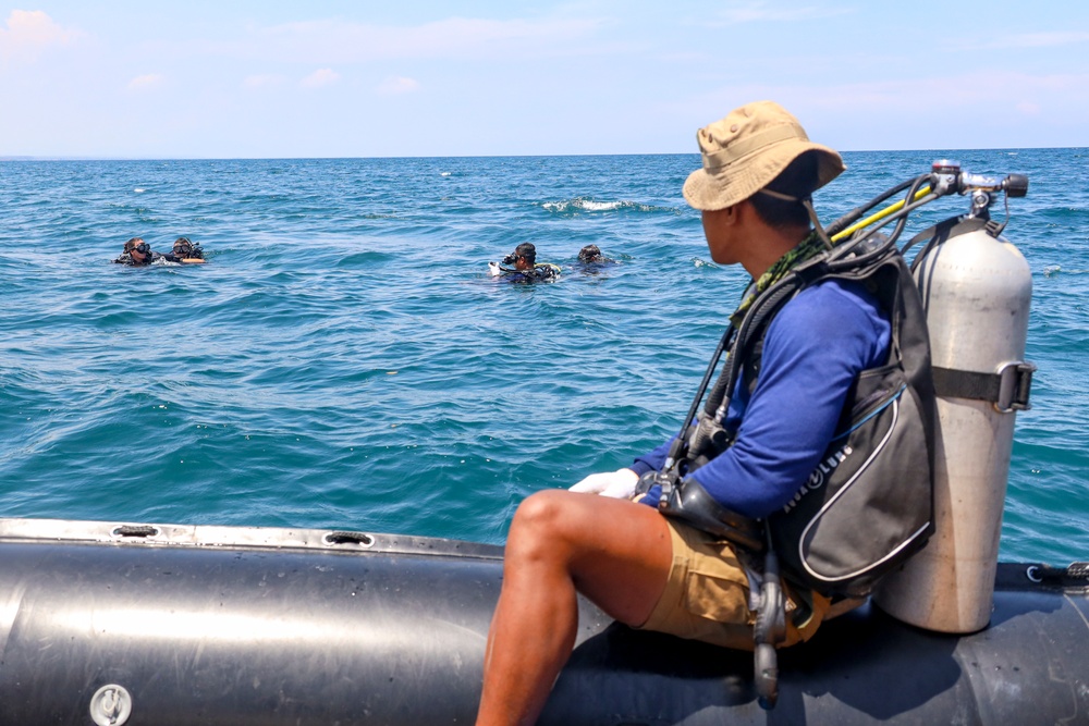 CARAT Indonesia 2022 13th MEU Dive Ops