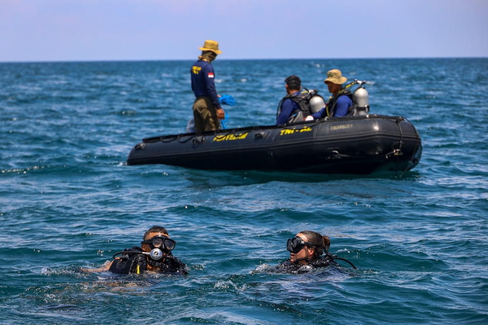CARAT Indonesia 2022 13th MEU Dive Ops