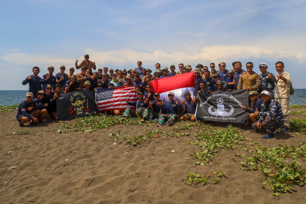 CARAT Indonesia 2022 13th MEU Dive Ops