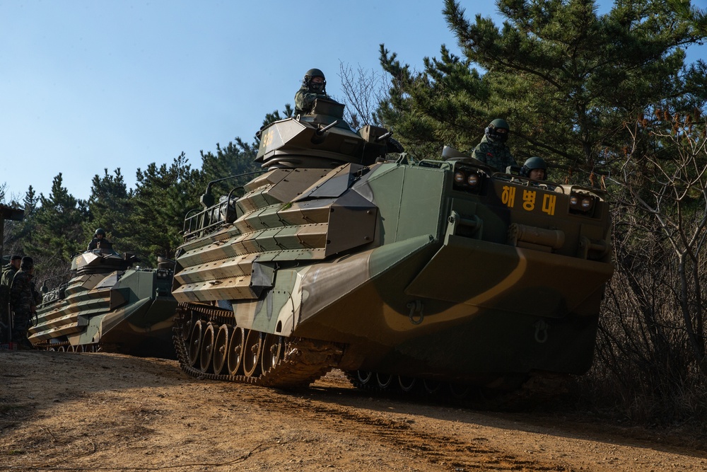 KMEP 23.1: U.S. Marines and Republic of Korea Marines conduct a mechanized assault training event