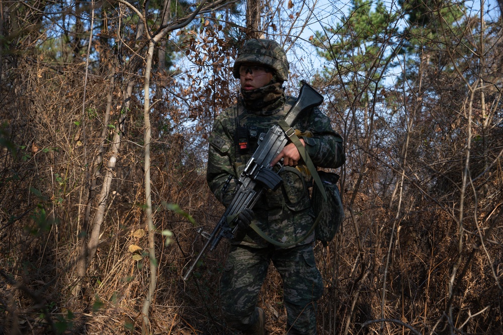 KMEP 23.1: U.S. Marines and Republic of Korea Marines conduct a mechanized assault training event