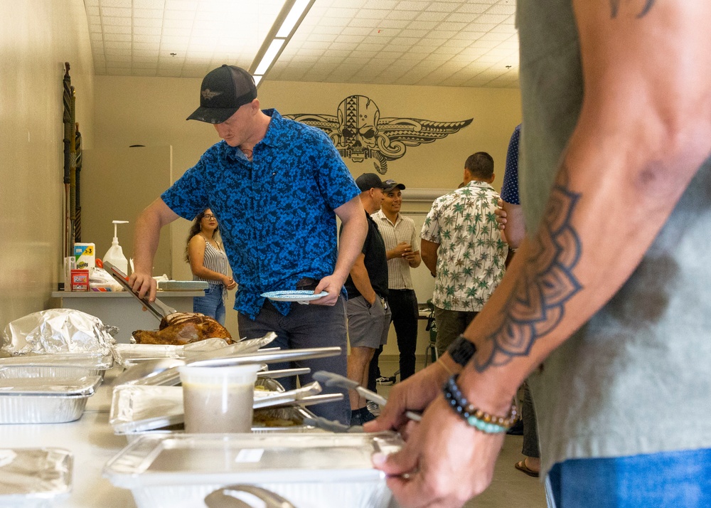 13th MEU Celebrates Thanking Giving at MCB Hawaii