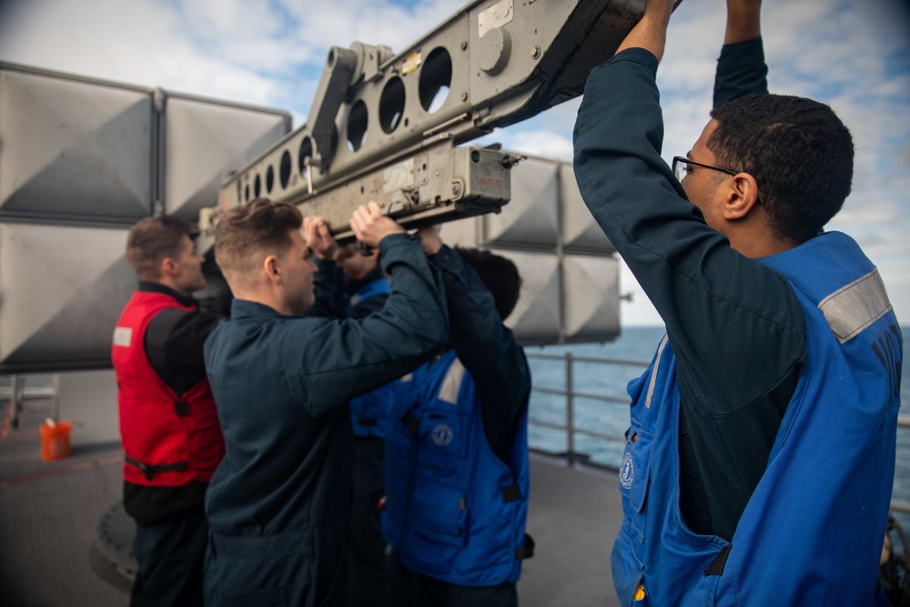 USS BATAAN SAILORS LOAD NATO LAUNCHER