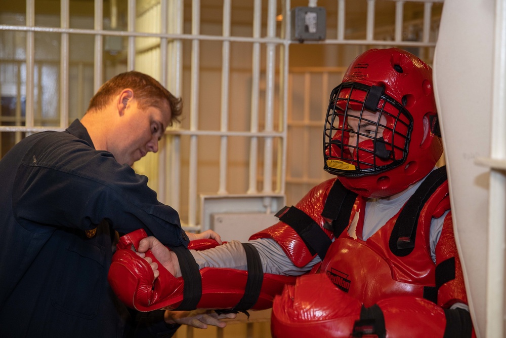 USS Bataan Security Forces Participate in Brig Extraction Training