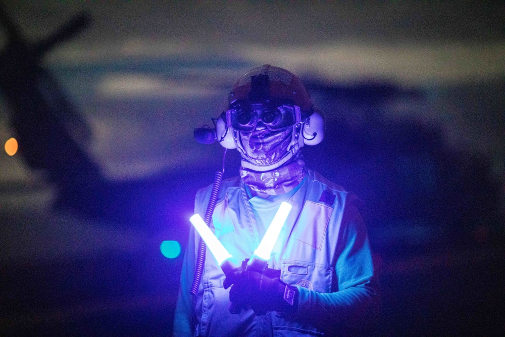 USS BATAAN SAILORS CONDUCT FLIGHT OPERATIONS