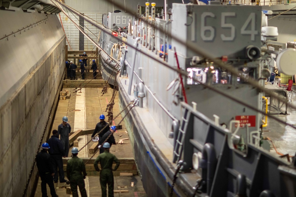 USS BATAAN SAILORS CONDUCT WELL DECK OPERATIONS