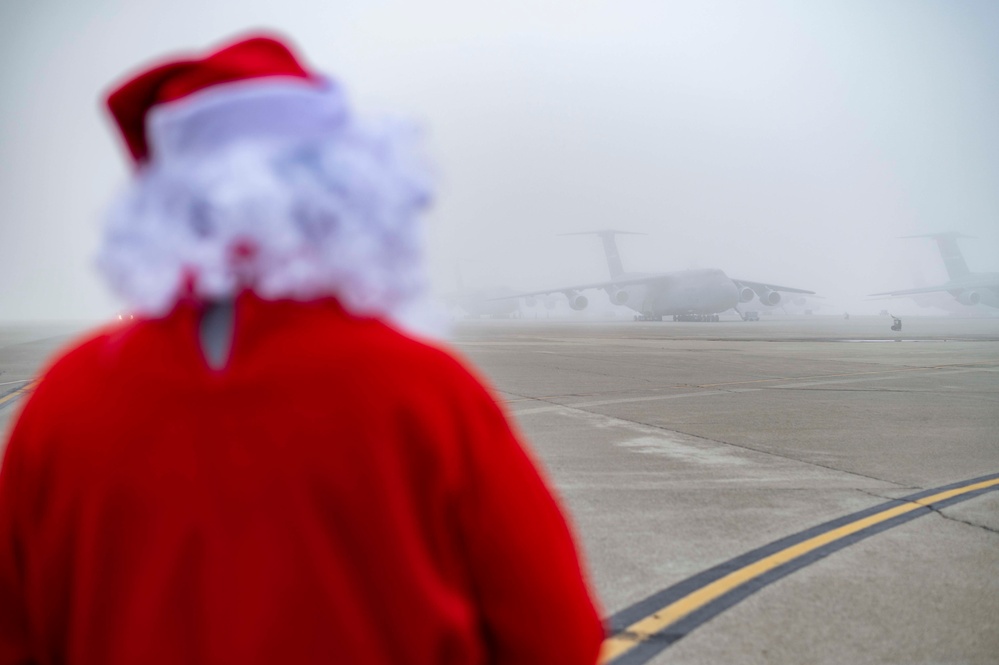 Santa visits Travis AFB