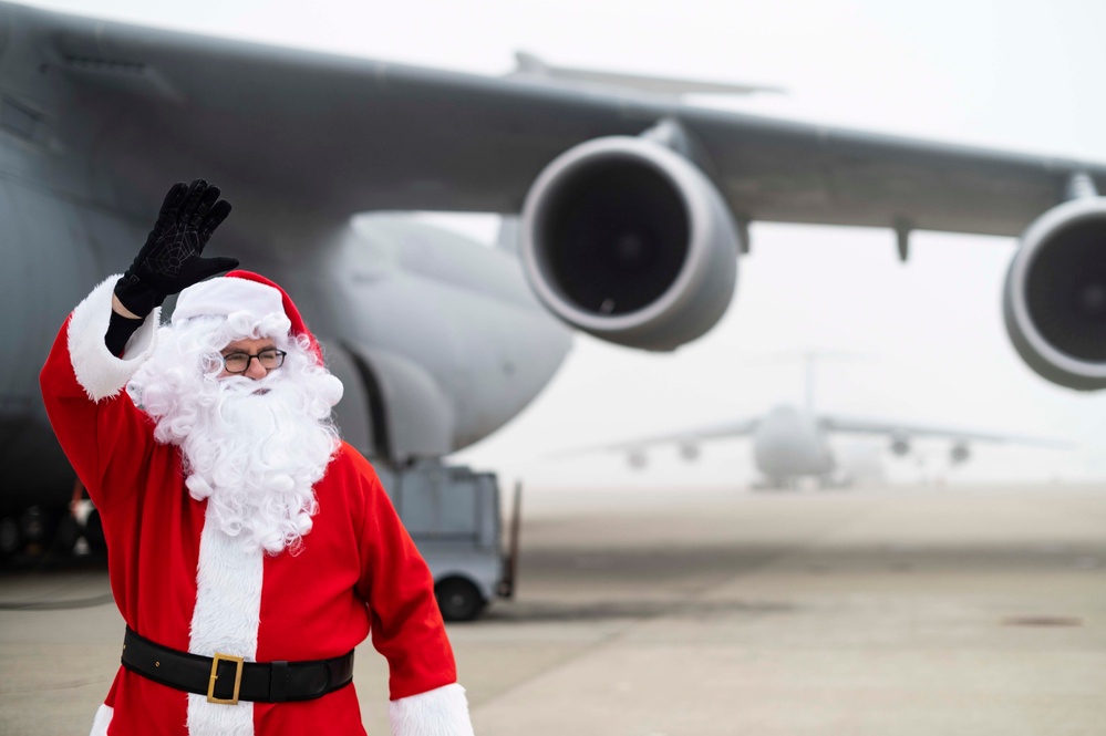 Santa visits Travis AFB