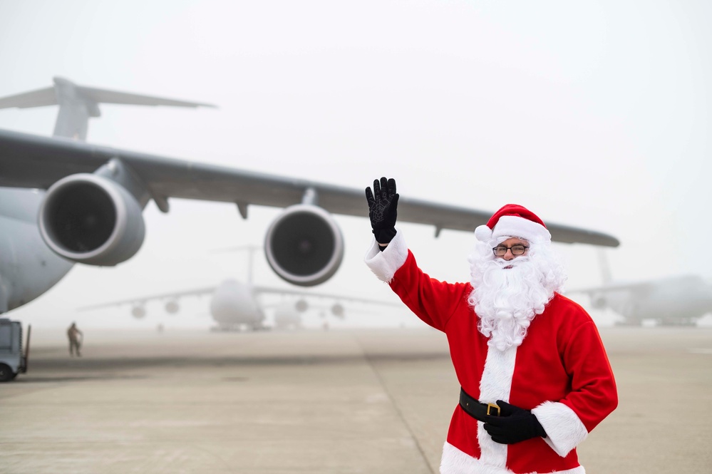 Santa visits Travis AFB