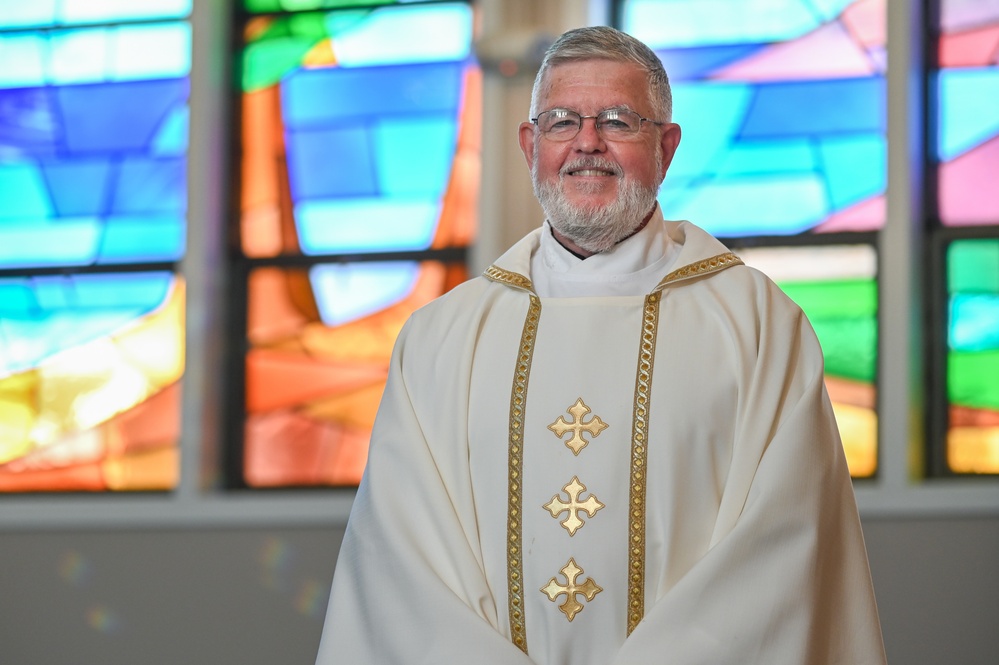 Chapel community attends monsignor's final mass