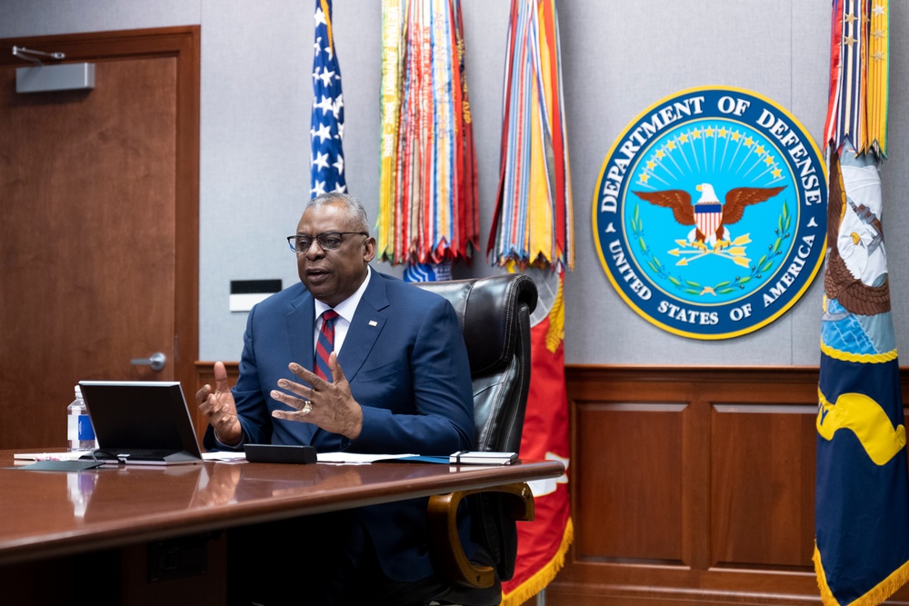 Secretary of Defense Makes Holiday Calls to Service Members