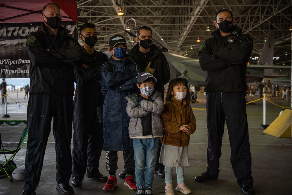 PACAF F-16 Demo Team participates in Nyutabaru Air Festival