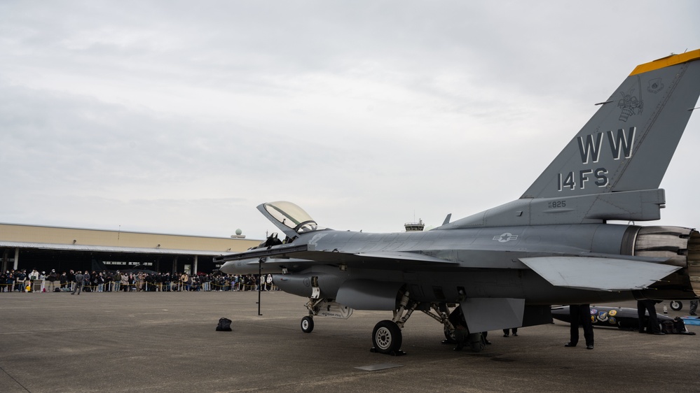 PACAF F-16 Demo Team participates in Nyutabaru Air Festival