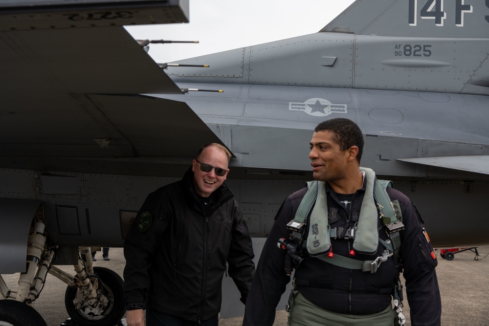 PACAF F-16 Demo Team participates in Nyutabaru Air Festival