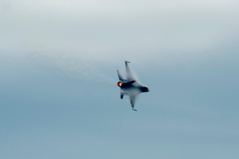 PACAF F-16 Demo Team participates in Nyutabaru Air Festival