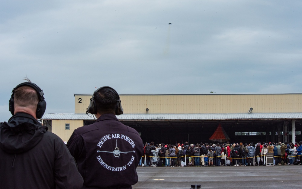 PACAF F-16 Demo Team participates in Nyutabaru Air Festival