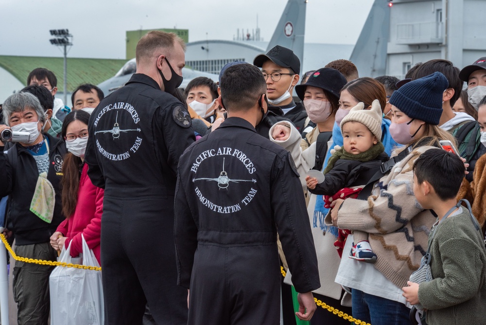 PACAF F-16 Demo Team participates in Nyutabaru Air Festival