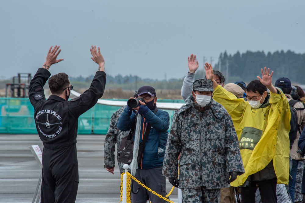 PACAF F-16 Demo Team participates in Nyutabaru Air Festival