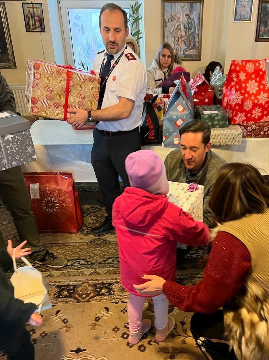 U.S. Army Soldiers in Romania give to local children for the holidays