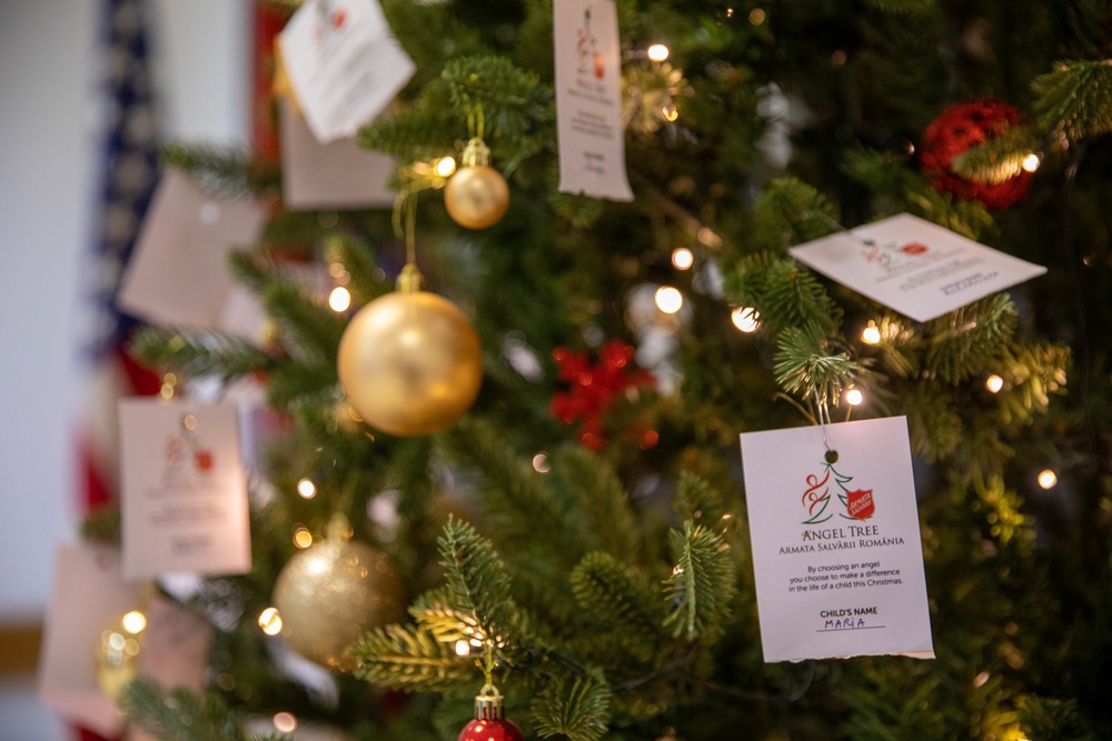 U.S. Army Soldiers in Romania give to local children for the holidays