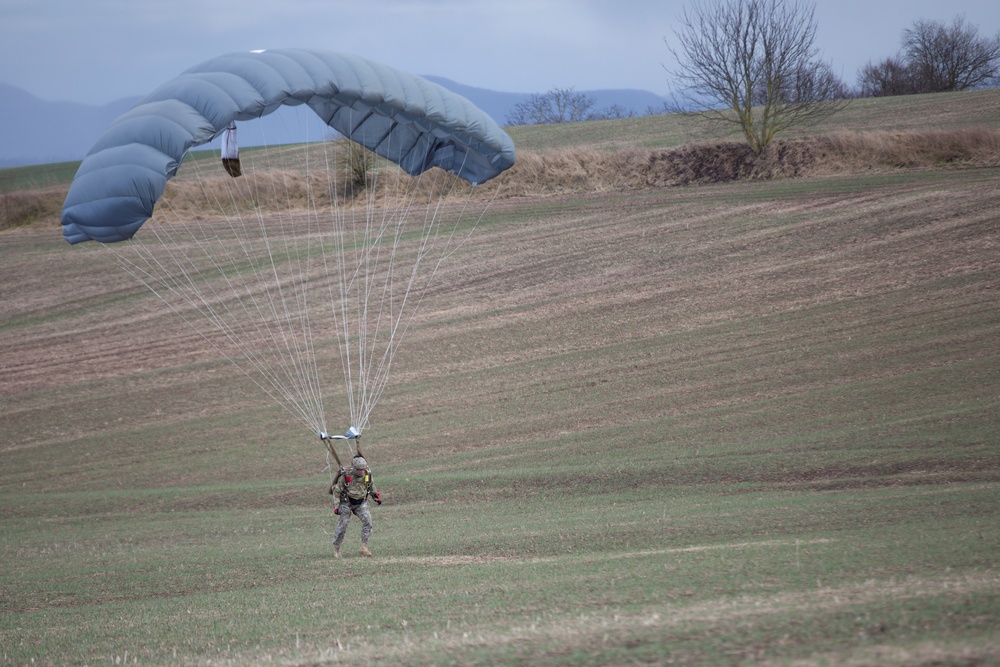 10th SFG(A) Performs Airborne Jump