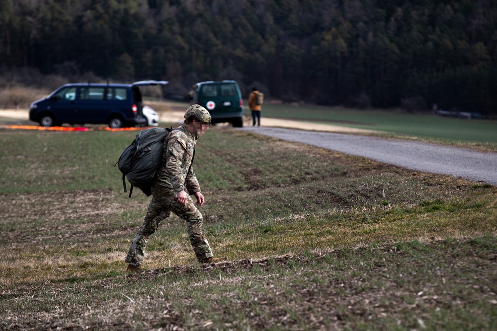 10th SFG(A) Performs Airborne Jump