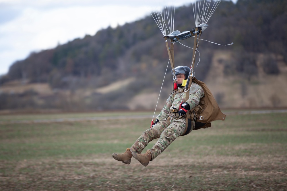 10th SFG(A) Performs Airborne Jump