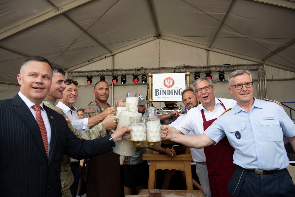 American and German counterparts celebrate friendship