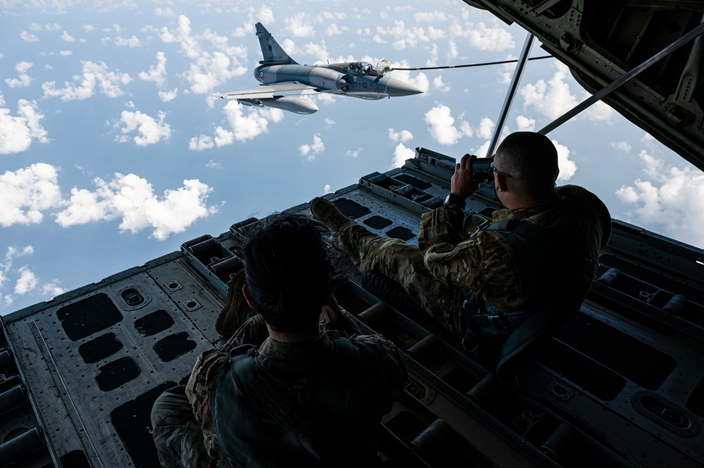 VMGR 252 conducts refueling operations in East Africa