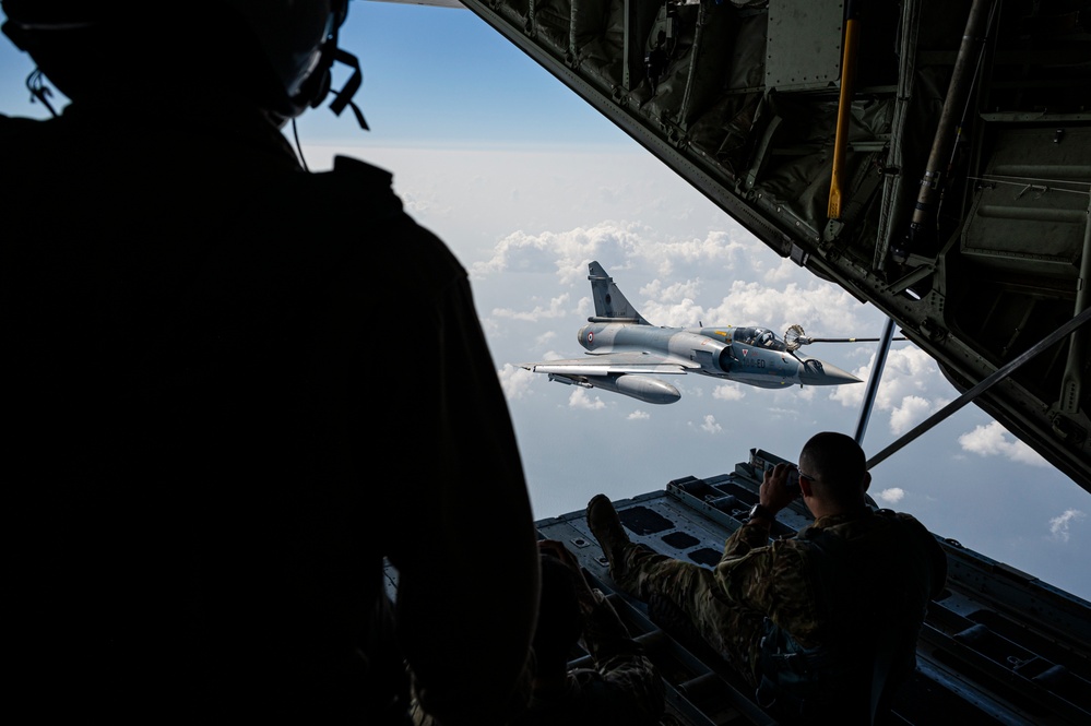 VMGR 252 conducts refueling operations in East Africa