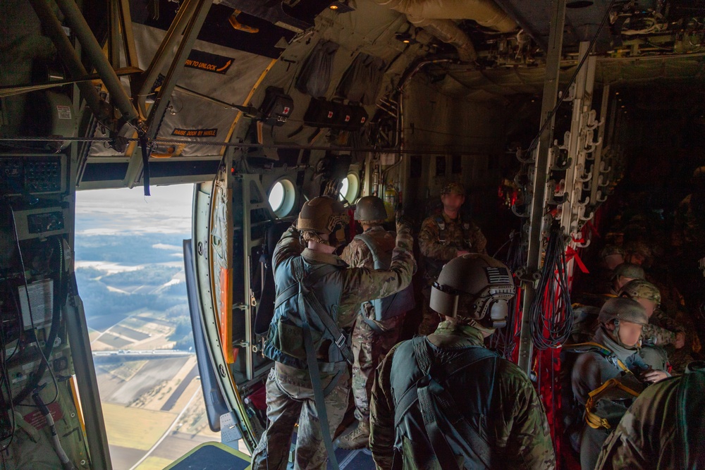 10th SFG(A) Performs Airborne Jumps