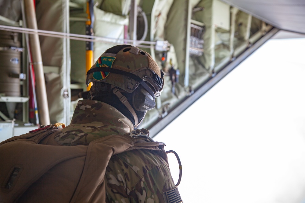 10th SFG(A) Performs Airborne Jumps