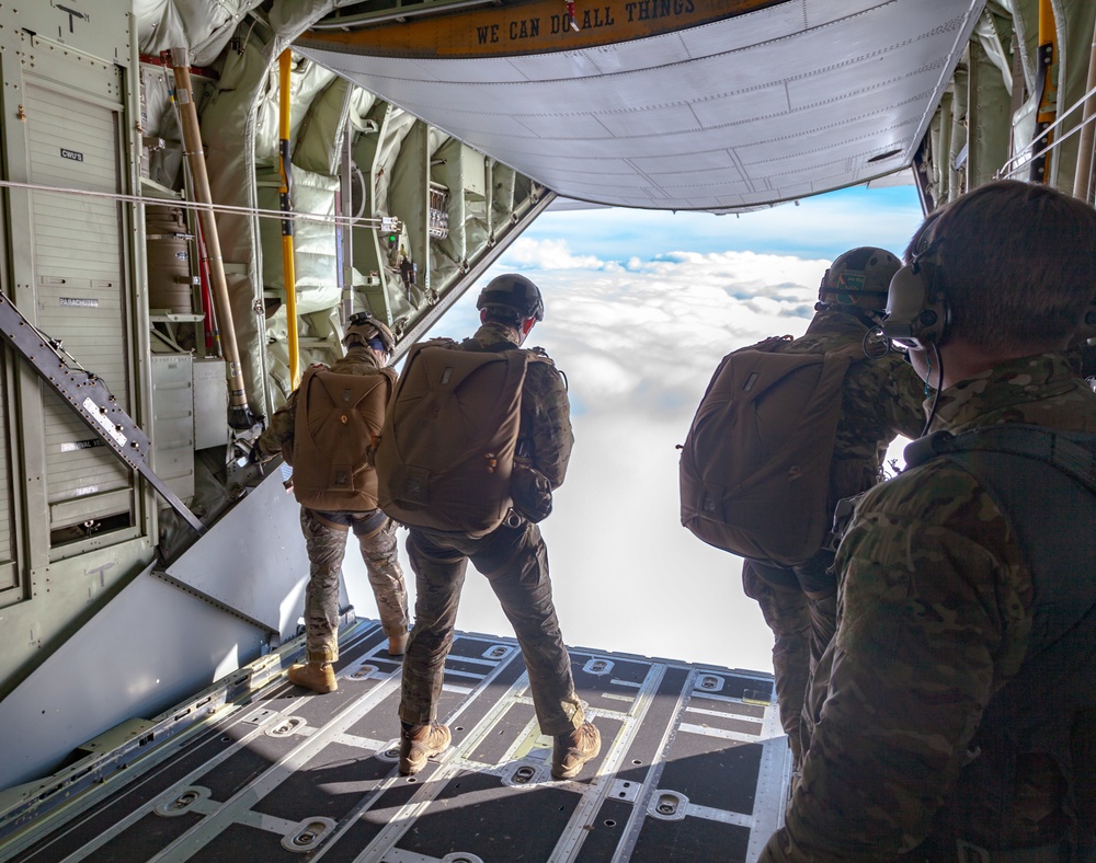 10th SFG(A) Performs Airborne Jumps