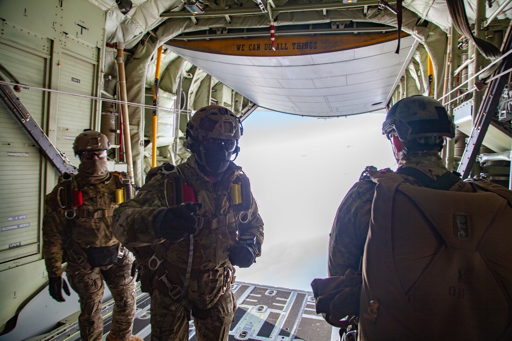 10th SFG(A) Performs Airborne Jumps