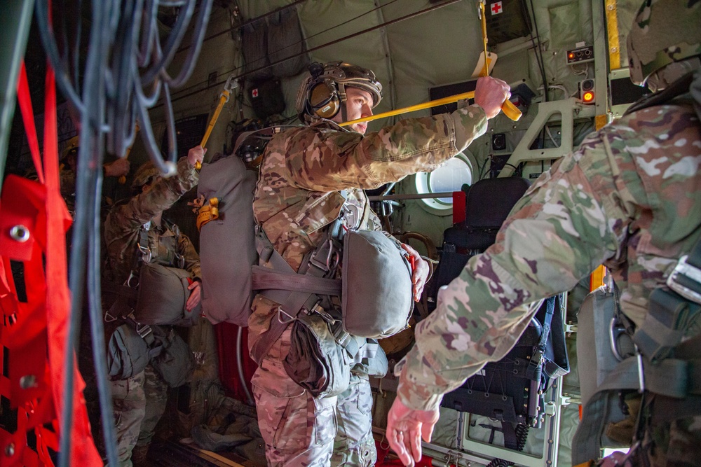 10th SFG(A) Performs Airborne Jumps